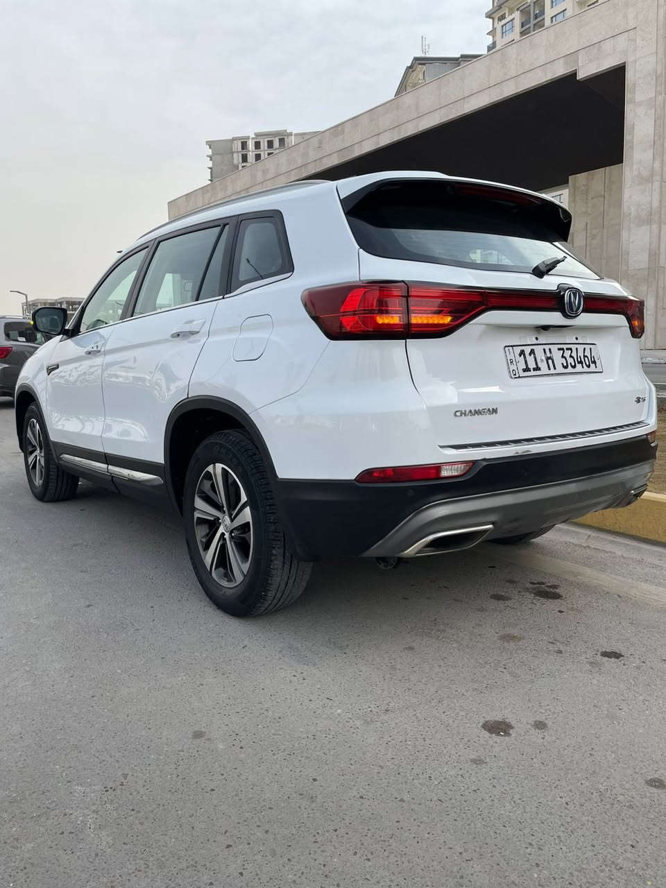 شانجان CS75 موديل 19 بغداد رقم انكليزي حرة
عالم من الرفاهية 
بدون صبغ بدون ضربه بدون حادث 
بعدها داخل الضمان ماشية 50 كيلو 
نبلش من المواصفات 
الخارج كله حساسات داير مداير السيارة وكامرة خلفية
اشاير بالمري كشافات ثلجية وليدات زينون بلادي
وبعد مواصفات 
نجي للداخل 3 الوان 
جلد كشنات تدفئة 
سلايد روف بانوراما 
4 أنظمة قيادة 
محرك 1800 تيربو
كير Ate ميكانيكي 
مصنعة خصيصا لأجواء الخليج تحديدا العراق 
السيارة تحفة فنية والصور وحدها تسولف
سعرها بشركة شانجان ب30 الف دولار 
وبالمعارض اقل شي 20 الف دولار 
ويمنا فقط ب148 
يعني بكل صدق بالعافية على الي ياخذها 
مكان السيارة بغداد
***********
راح نخلي فديوهات الها بالتعليقات 
#كراجك_يمنا_صفحةمميزة_ولديها_تلاميذ_مميزين_طفوبس😅
