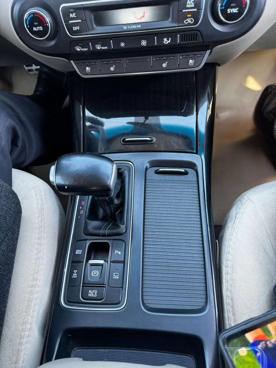 سورنتو 2020 فول مواصفات 1/1
اتصال فقط الرقم (***********)
مكان السيارة (الديوانية)

سورنتو 20 فول 

مكفول كفاله 

٤ بصمات 

بصمه ابواب 

بصمه تشغيل 

بصمه جنطه 

دخول ذكي 

فتح الجنطه ذكي عند التقرب من السيارة 

دوسات ترحيب سورنتو 

لايت 3 عدسات زينون بلادي 

بلاجكتورات زينون بلادي 

كشاف ابيض لد بلادي

مكينه V6

كير 8 نمر 

فور ويل (AWD) 

4 كامرات (امامي + خلفي + جانب ايمن وايسر + محيطي )

مستشعر (حساسات ) امامي وخلفي 

سايد بريك كهربائي 

اوتو هولد (Auto hold)

4وضعيات قياده (سبورت + ايكو + سمارت + كمفورت مريح )

7 راكب 

3 قطع تبريد 

5 كشنات تدفئه وتبريد الامامي والخلفي 

شحن لاسلكي 

بنوراما طكتين

مري شفط 

مري ترحيب 

اضويه السقف LED

بردات خلفيه 

السيارة عليه تخم تاير جديد 

ودوشمه جديده

وارضيه جديده

شاشة واسعه وتدعم (Apple car play)

كشنات كهرباء السايق والي بجانبه

5 ويل كب

جو السايق وحد والراكب وحد تدفئه تبريد

داخل لونين اسود وبيجي

منفذ USB 

منفذ AUX

جداحة 

منفذ شحن 12v

السيارة فول 1 على 1
