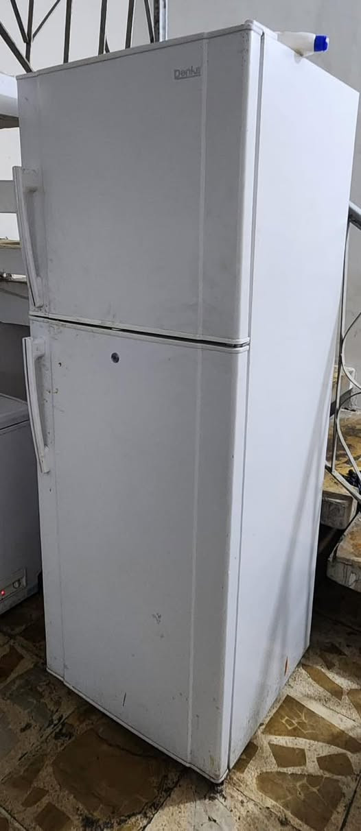 السلام عليكم
غراض مطعم كامله للبيع 
مطعم كامل من كلشي مابي اي نقص 
محتوياته حسب الي بالصور 
وبعد هواي غراض 
المكان كربلاء 
مكونات المطعم
١-ميوزه عدد ١٥ 
٢-كراسي عدد ٦٠  درجة اولى 
٣-ضاغطه كنتاكي فلتر شاشه خضره  امريكي 
٤-حماية كنتاكي 
٥-كرل ايطالي 
٦-قلاية ثنائيه  ايطالي 
٧-براد بيتزا 
٨-مايكرويف 
٩-هداره  كهرباء غاز٥ بلانك 
١٠-هداره كهرباء غاز ٤ بلانك 
١١-براد مقبلات 
١٢-طباخ ايطالي ٦ عيون 
١٣-بوجات سحب اصلي ستيل  عدد ٢ قياس مترين 
١٤-منقلات اصليه ستيل عدد ٢ 
قياس مترين 
١٥-دكتات طول ١٥ متر 
١٦-مبرده كبيره
١٧-ميز كاشير 
١٨-كاشير مع نظام مع ٤ طابعات 
١٩-براد لحوم ستيل ايطالي اصلي 
٢٠-مجمده عدد ٢  وحده كبيره والثانيه وسط 
٢١-ثلاجة عموديه عدد ١  قياس كبير 
٢٢-سبالت كنتوري عدد ٢ 
٢٣-شواية دجاج ٦ شيش نظيفه كلش 
٢٤-شواية كص مزدوج مع الميز مالتهن ٦ عيون 
٢٥-ميوزه ستيل كبير عدد ٤ 
صغير عدد ٤
٢٦-فرن بيتزا احادي مع الميز مالته
٢٧-ستاندات مال مواعين عدد ٢
٢٨-انواع الجدور ومواعين المقبلات والطبخ والتقديم  وجميع مستلزمات المطعم كامله  من سكاكين وشياش وجمجات  وجفاجير وطاسات 
٢٨- مغسله ستيل عدد ٢ 
٢٩ -قناني غاز عدد ٩ 
٣٠-نشره ضوئيه ٣٠ كلوب 
وبلاجكترات عدد ٣ 
وماطور ماء 
٣١-جربايات عدد ١٠ مع الدوشك

للاستفسار موجود بس عالواتساب 
***********
