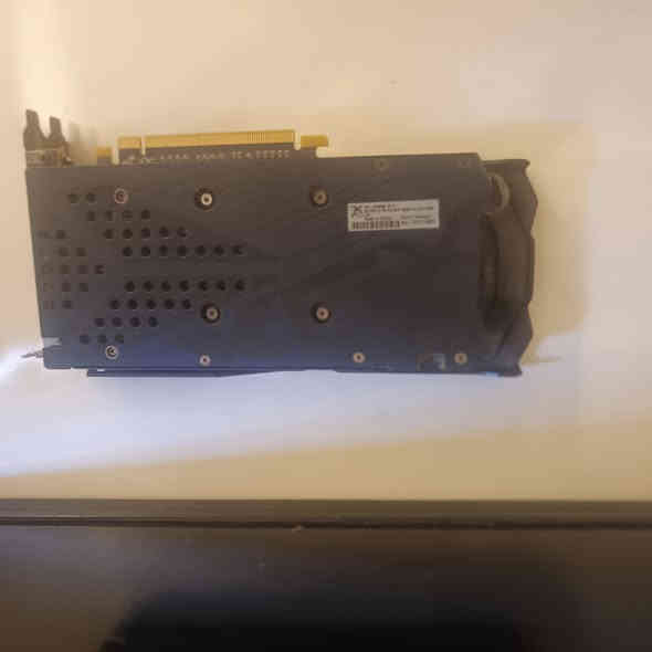 كرت شاشة + رامات اثنينهن عطلانات
الكرت rx 570 8g بيه مشكلة بلvram اعتقد 
الرامات براند bullet 8×2 3200mhz هم عطلانات ماعرف اشبيهن رايدهن اثنينهن ب40 
مكاني بصرة عباسية ماعندي توصيل
***********
