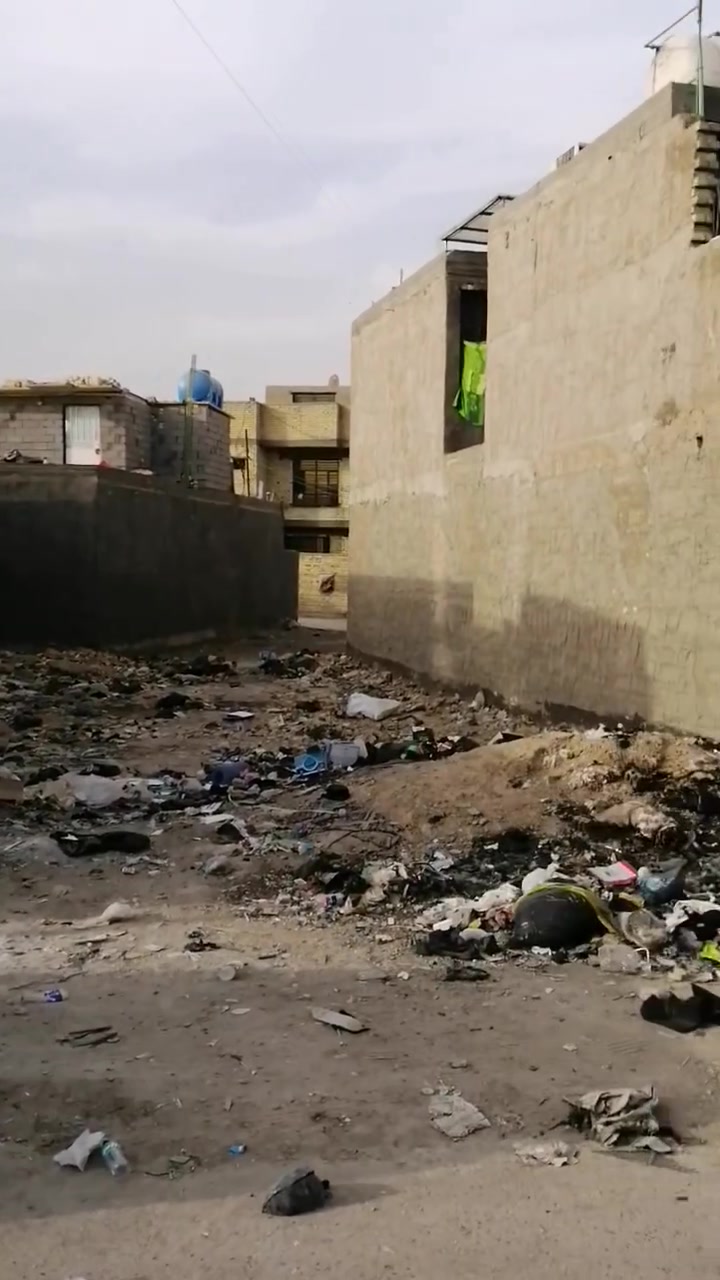 السلام عليكم،،،،، قطعة أرض 200 متر في منطقة الدسيم،،، شارع فتحة قطاع 73 قرب المتنزه قريب على الشارع الرئيسي الفرع الثالث  فرع انشائية الأخ علي عطوان للاستفسار الاتصال على الرقم ***********
