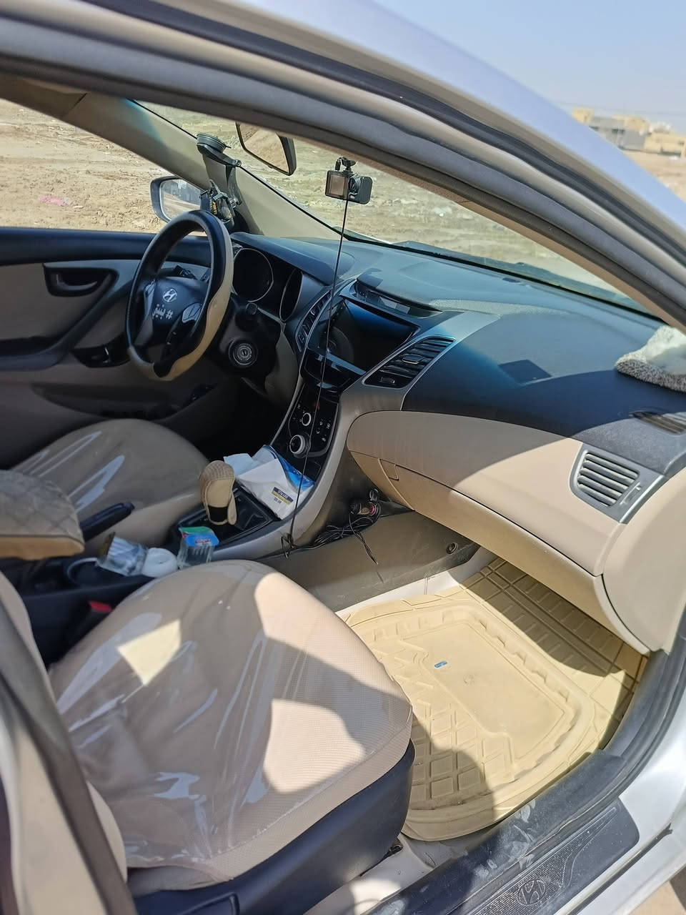 الانترا موديل 16 رقم ذي قار بسمي وارد خليجي محرك 1800 سياره جاهزه مكينه جديده لاتنقيص ولا مفتوحه كير جديد حداديه نضيفه طخم تاير جديد تبريد شرط وي سويج سياره مكفوله من ضربه سياره بيه جراد وبيه رشات بصيطه وبيه قطعتين تبديل رقم *********** سعر 103وبيه مجال
