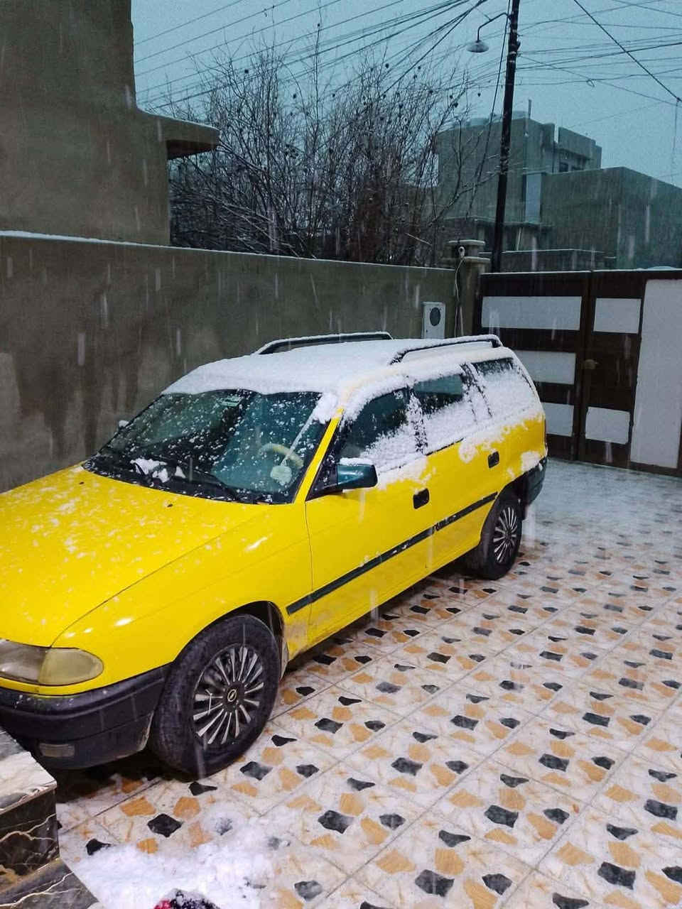 استره رقم الاماني بسمي
موديل 93 السياره حيل حيل
حلوه ونضيفه بيها كاربون
بنزين تخم تاير تحويل شرط
محرك 16 بلادي السعر 44
.وبيها مجال
المكان الموصل الجانب الايمن 
التواصل ‭0771 010 4641‬
