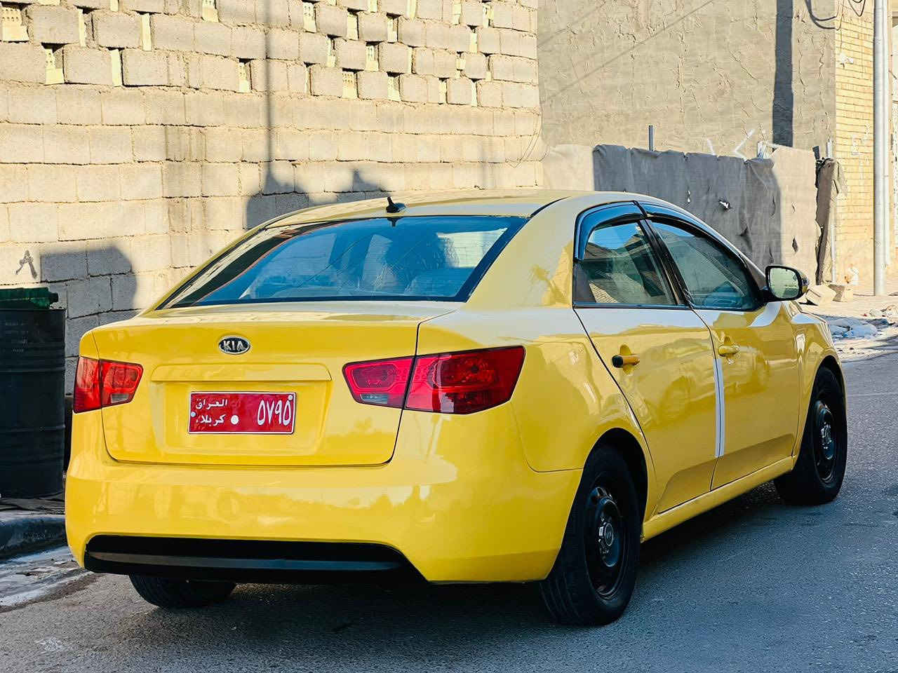 (السعر68 قابل للتفاوض)
السلام عليكم للبيع كيا فورتي موديل2010وارد خليجي بيها باب خلفي مطخوخ بس سياره جديده وجاهزه كير محرك حداده تخم تاير تبريد مانقصها اي شي مصفره هيئه وغرامات مواصفات تحكم ستيرن اشاير بلمري محرك2000دوش سياره ماقصها برغي رقم كربلاء
عنوان السياره كربلاء المقدسة 
للاستفسار اكثر اتصل***********
