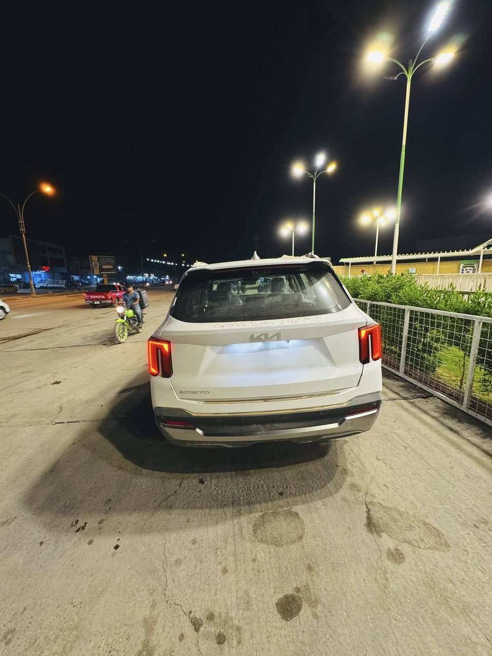 السلام عليكم سورنتوا موديل 2025 رقم بغداد الدولي باسمي  السياره يزرو كفاله عامه من كلشي 
ويل 20 داتاشو فول عدى البنراما السعر 236 وبيها مجال قليل للاتصال ***********
