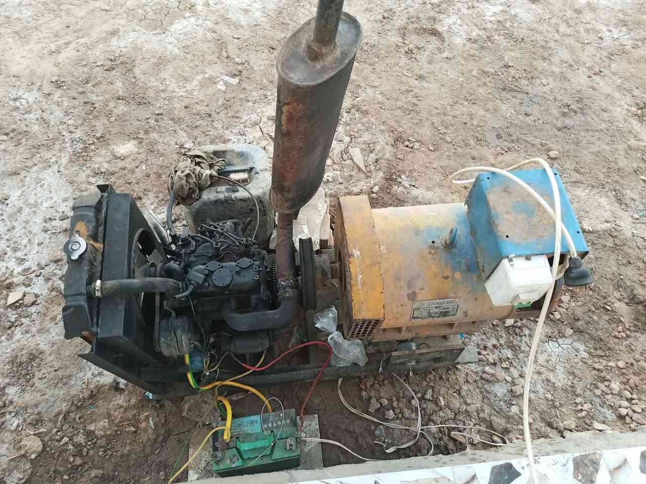 سلام عليكم ..
للبيع
مولد كابوته 2 بستم بيه خيط بخار شغالة توليد صيني 7.5 KV السعر 850وبيه مجال بسيط مكاني بابل الكفل 
هاتف /***********
