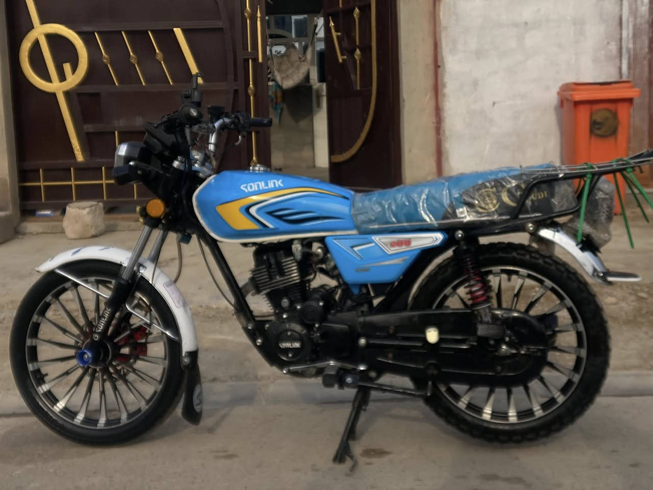 ايراني للبيع مديل 2025  فقط السعر 750 وبيها مجال عنواني هبهب رقمي 

***********

***********
