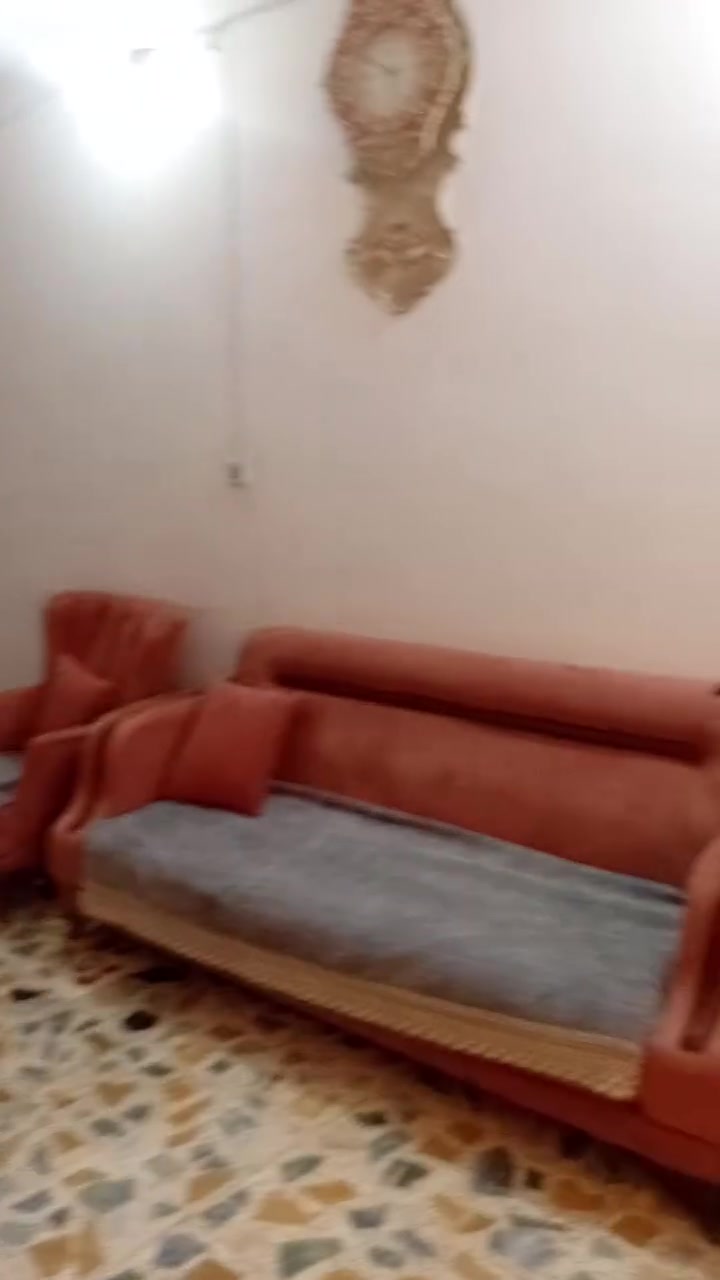 دار للبيع في حي الامير الاول المساحه ٢٨٠ متر طابو سكن  يشتمل على  غرف نوم عدد٢ + صاله كبيره + استقبال ٧×٤ +مطبخ + صحيات داخل وخارج يقع على شارع ٢٠متر مقابل بيت سيد جابر مخدوم بالماء والكهرباء  شارع تبليط ومجاري  الذي يرغب بالشراء يتصل على مكتب سيد إبراهيم الشرفي للعقار  على الأرقام  *********** ، ***********
