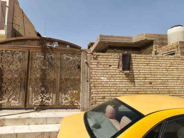 للبيع مساحة 200 متر 
يحتوي على غرفتين وصاله ومطبخ وأستقبال ومجموعة صحيات داخليه وخارجيه  صب كونكريت مسلح
السعر 170 مليون مطلوب المصرف الأسكان 18 مليون شهرياً 175 الف
العنوان محافظة النجف الأشرف حي النداء منطقة ال50 الف قرب شارع المجمعات  
للأستفسار أكثر ***********
