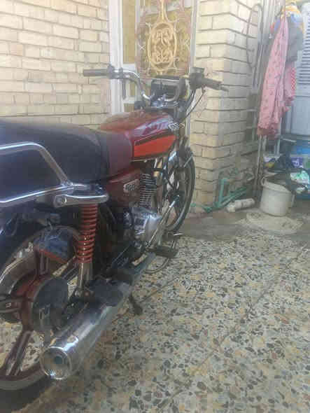 السلام عليكم شباب دراجه ايراني ٥كير مكينه ناعمه دراجه حلوع نضيفه مال بيت اروح بيها للشغل وارجع اصوليه مكاني بغداد المعامل سعرها ٥٠٠بيها مجال***********
