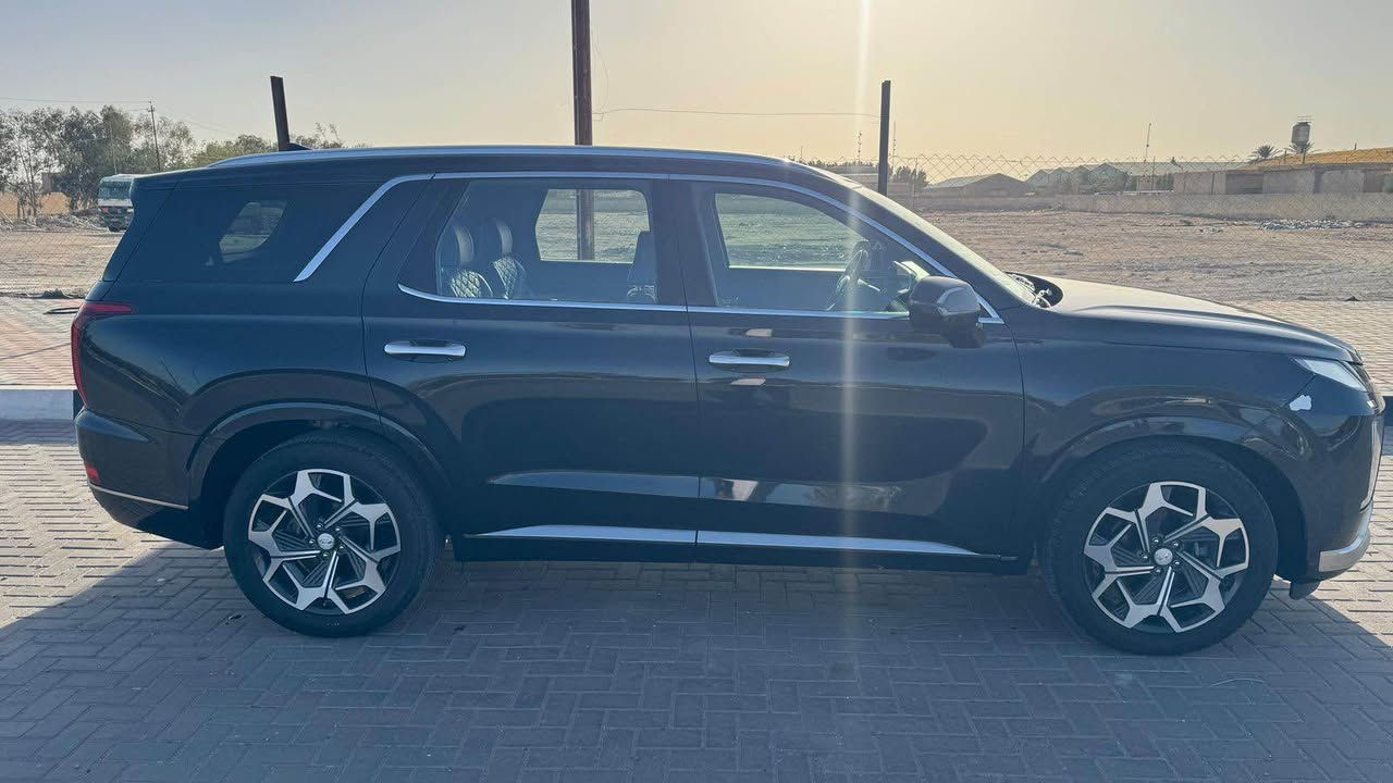 اسم السيارة:هونداي بلسياد. 
الفئة:كلكراف. 
المديل:2022 محدثه 2023
اللوحة:بغداد . 
السعر: 280 ورقة مع المجال البسيط. 
الضرر:بنيد + صبغ جاملخ ايمن 
*السيارة مكفوله من الغرق والحرق. 
————————————————————————
1-حجم المحرك 6 سلندر 3800. 
2-عداد المسافة  40 الف ميل. 
3-بصمة ابواب وتشغيل عن بعد. 
4-زينون عالي ناصي آصل. 
5-فتحة سقف. 
6-رادر جانبي مانع اجتياز. 
7-فور ويل درايف.4*4. 
8-تحديد مسار. 
9-كامرات محيطية. 
10-حساس حلفي. 
11-شاشة كبيرة مع كامل ايعزتها. 
12-تدفئة+تبريد الكراسي الامامية. 
13-تحكم ستيرن جهيتن. 
14-جنطة كهرباء. 
15-حساس خلفي. 
16-سستم صوت متكامل. 
17-كنترول تبريد خلفي منفصل. 
18-كشن سياحي. Vip. 
19-رادر امامي. 
20-الكراسي الامامية كهرباء. 
21- ٧ راكب ٣ قطع تبريد. 
22-اشاير مري قابلة للطيء. 
23-مقاعد جلد اسود بلادي. 
*وباقي الموصفات المعروفة في فئة (كلكراف). 

————————————————————————
للأستفسار:
‭*********** كربلاء, العراق
