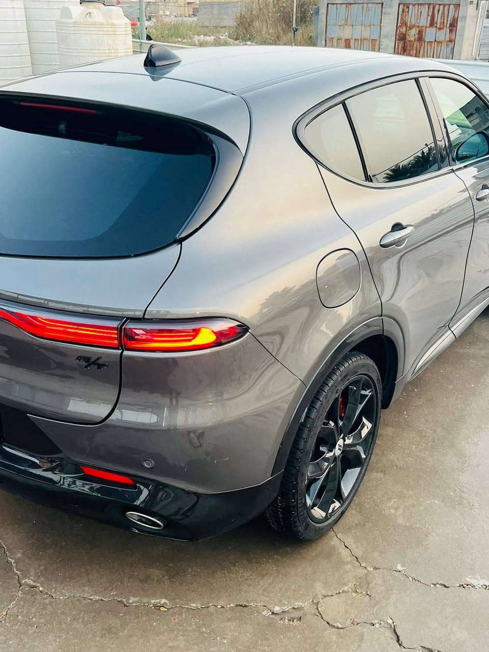 السلام عليكم 
دوج هورنت هايبرد موديل،  24
السياره فول عده الفتحه
رقم بغداد ماشيه, 6 الف 
مواصفات معروفه رادارات
+حساسات دعاميه كشن كهرباء
 جلد ومخمل كنتاره كشن تدفئه 
خزن ميموري السياره جديده 
على وضع الشركه 
حادث فقط دعاميه امامي
السعر المطلوب 190 بيها مجال
عنوان الديوانيه 
رقم موبايل *********** ديوانية, القادسية
