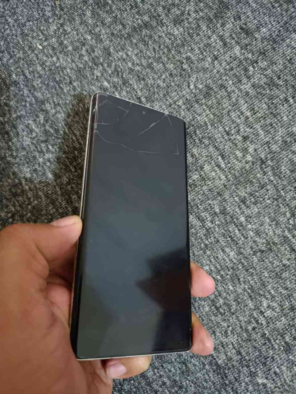 جهاز Realme GT5 Pro وحش الأداء فلاك شب .
​المعالج: Snapdragon 8 Gen 3 (أقوى معالج 
​الذاكرة: 256GB.
​الرام: 12GB.
​البطارية: 5400mAh.
​الكاميرات: خلفية (50MP+8MP+50MP) وأمامية 32MP.
​ملاحظة  الجهاز بي فطر بالكلاس (زجاج) العلوي ممأثر على اي شي 
الجهاز مضمون 100% للمراوس فقط


**إذا كنت صاحب هذا الإعلان وتريد حذفه لأي سبب، رجاءا أرسل رسالة إلى الدعم الفني**
