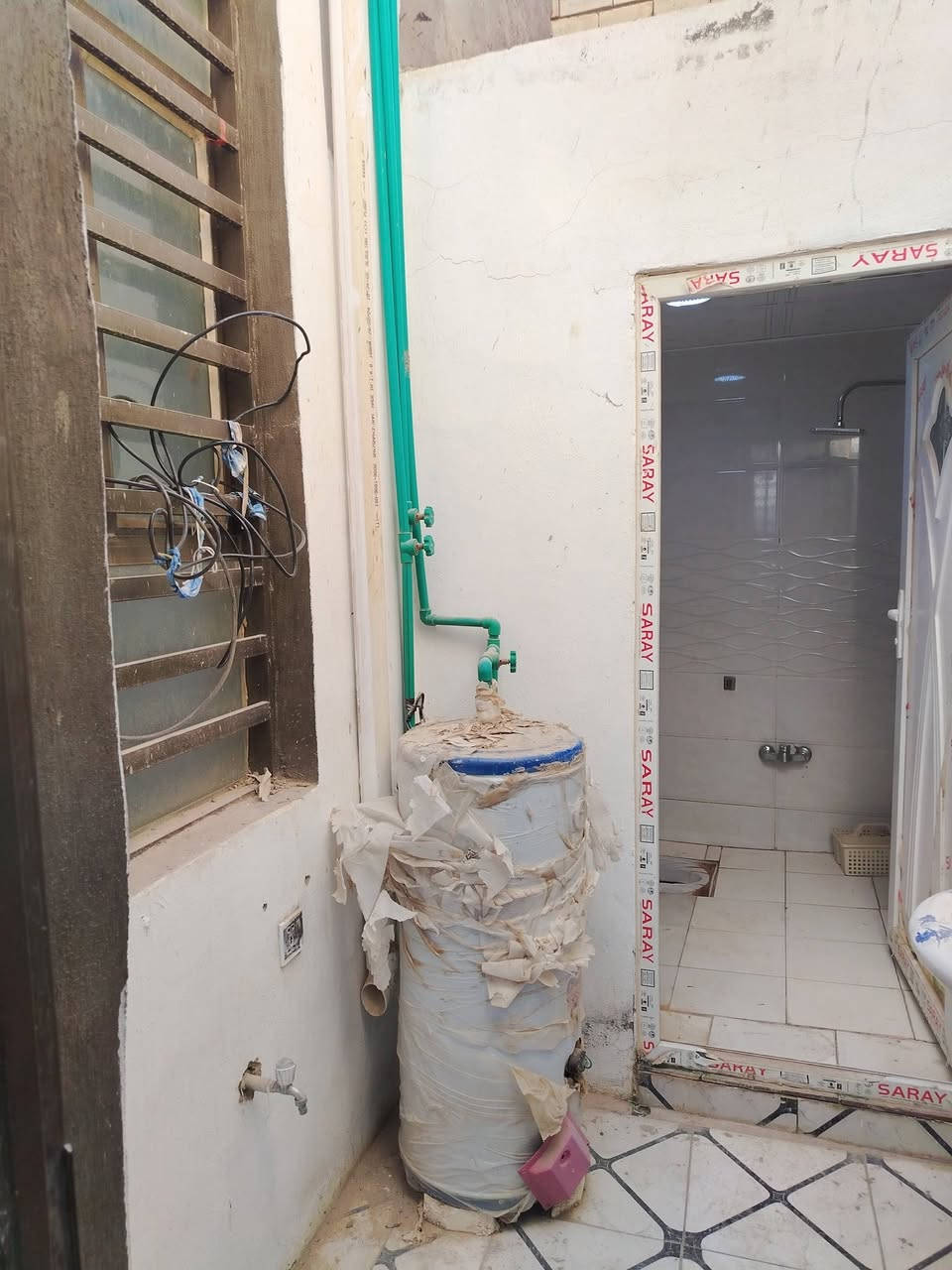 مرحبا السلام عليكم اخون عندي بيت 100متر البيع النجف مقابيل ملحق الغدير عمود ٣١٧ سند ٢٥ السر ٣٢وبي مجال الشاري *********** انه خادم
