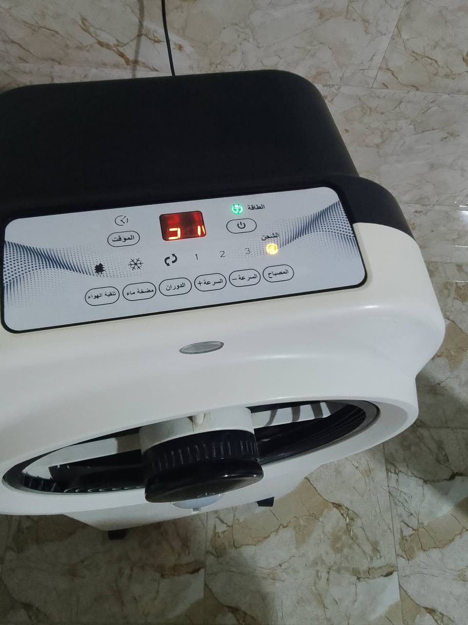 السلام عليكم مبرده للبيع شعن جديده بيه كسر بشباك نص من عنده و باتربم ما يشتغل شتريدي 5000 ألف سعره 70 بيه مجال علوان النجف شارع مطار رقم تلفون *********** مضحين توضيح صور و فيديو
