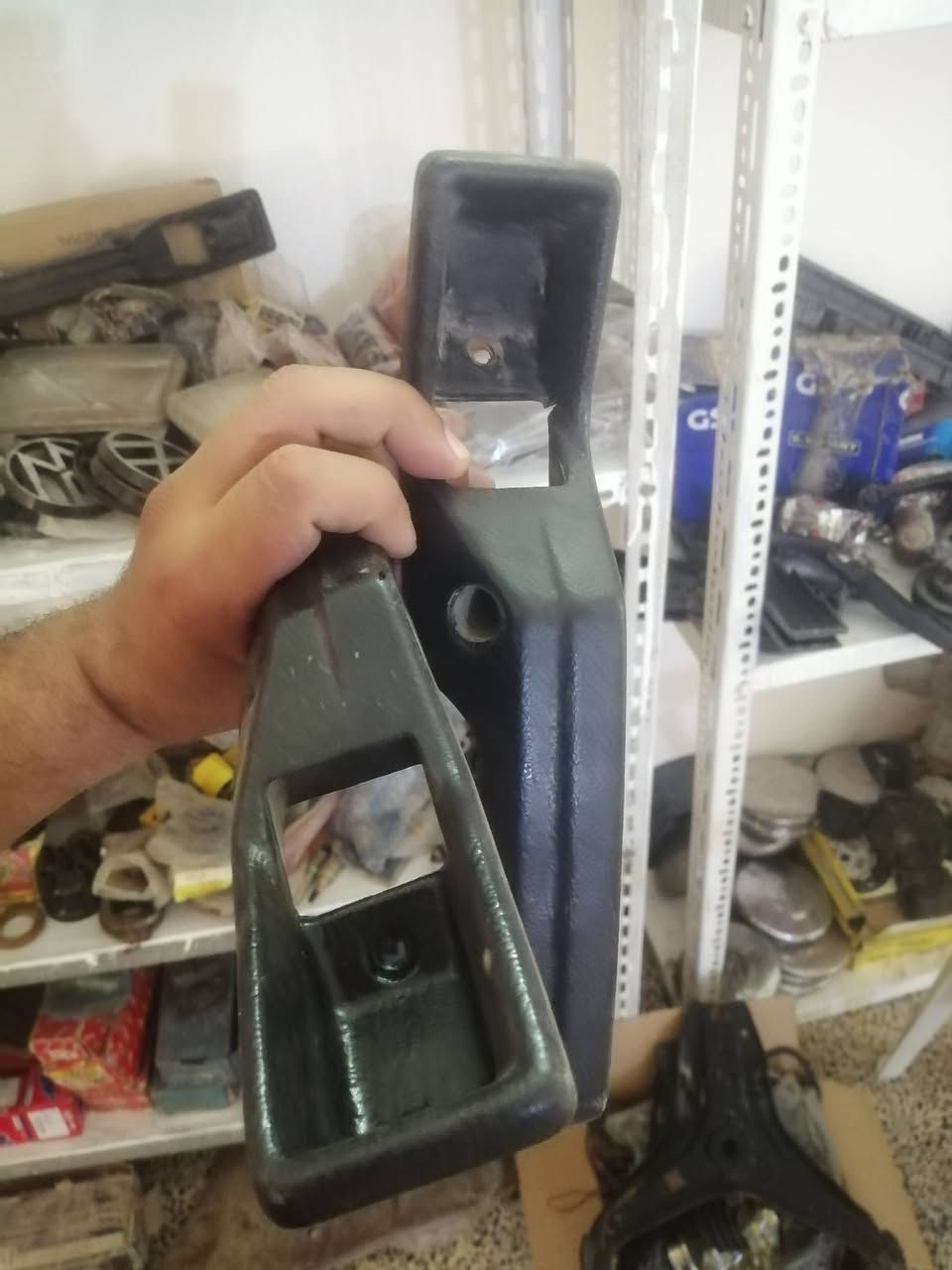 قاعدة دبل امامي 
دكمة لايت 
لاستيك درايم شفت داخلي وخارجي 
يدة سحب باب خلفي داخلي 
فلتر شوته 
فيت بم 
ترايش باب داخلي بطانه 
زعانف دعاميه 
العنوان ديالى 
توجد خدمة توصيل لجميع المحافظات 
***********
