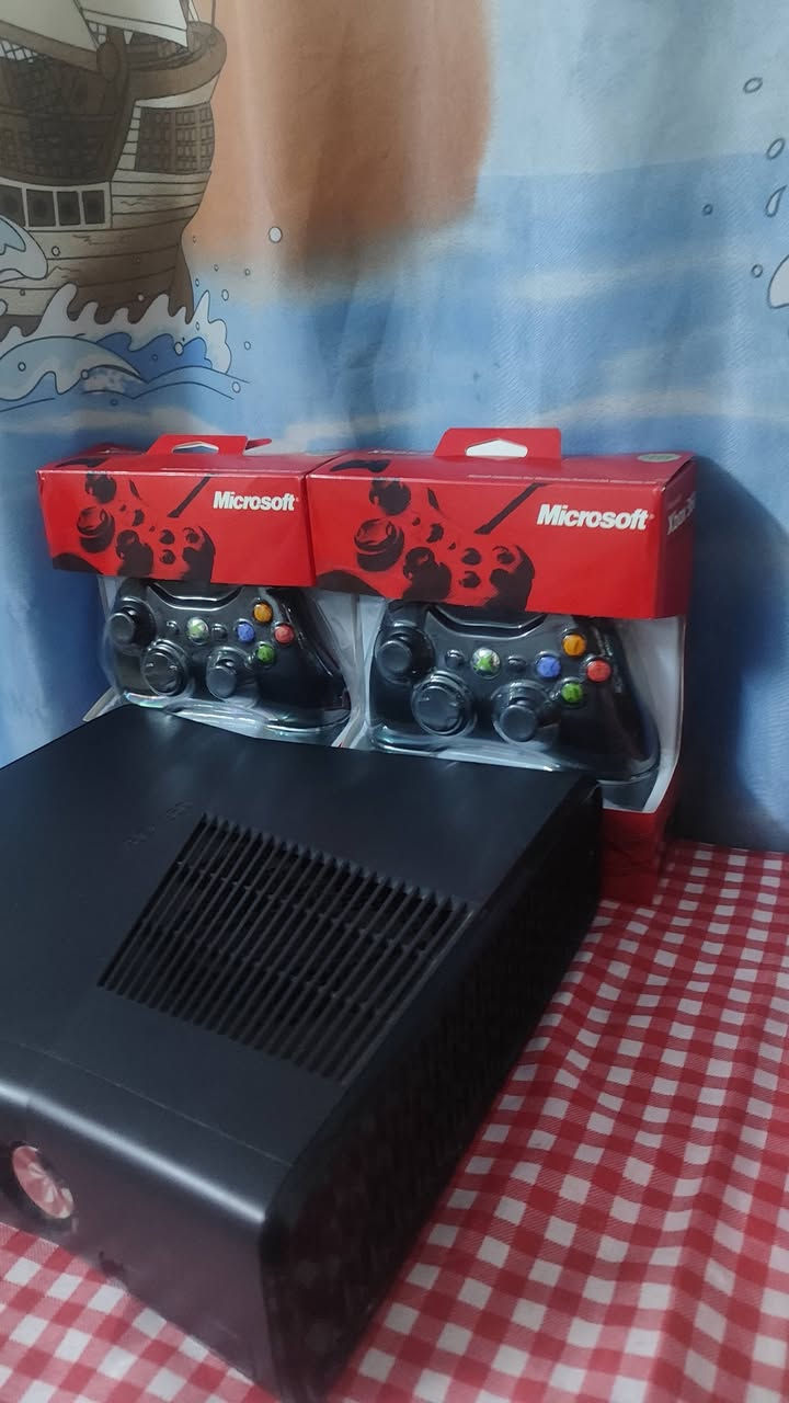 XBOX 360...👇👇
.
اكس بوكس 360....للبيع...
.
.
نضيف. جداً جداً  ..100٪ مستعمل اقل الشهر .

.
مع كامل ملحقاته الاصليه المحموله مع الاجدي .
.
.
مع يدتان جديدات بل باكيت ممفتوحه .
.
.
🛑 ملاحضه ...  بي شغله وتنحل الشغله مابي هارد انته تشتريله بــ10الف بي حدود 150لعبه الجهاز مابي هارددد  ونضيف جداً ...
.
.
السعر ... 115الف. وبي مجال. ...( و لايوجد توصيل )
السعر ... 125الف. وبي مجال. ...( مع التوصيل لكل العراق )
.
.
الموقع / بغداد .."العطيفيه".
.
. الاتصال على الرقم ***********  واتساب + مازنجر .
