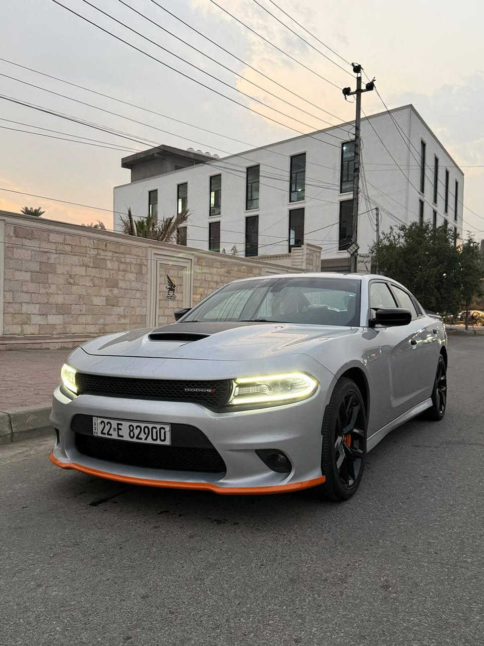 جارجر 2021 Gt اصل سوبر تراك باك 
رقم اربيل باسمي شخصيا ثاني يوم تحويل
ماشية 50 الف مايل 
بدون ايرباك وبدون دواخل كفالة عامة
حادث نص الجاملغ الخلفي ونص الجاملغ الامامي وباب الصدر فقط سطحي صور الحادث مرفقة 
مواصفات 
غرفة دوشمة جديد بشارع النواب بلكاضمية كلفتني 500$ 
بصمة 
تشغيل عن بعد
شاشة كبيرة 
مواصفات ال Gt معروفة 
رقم صاحب سيارة *********** 
بغداد الامين الثانية
