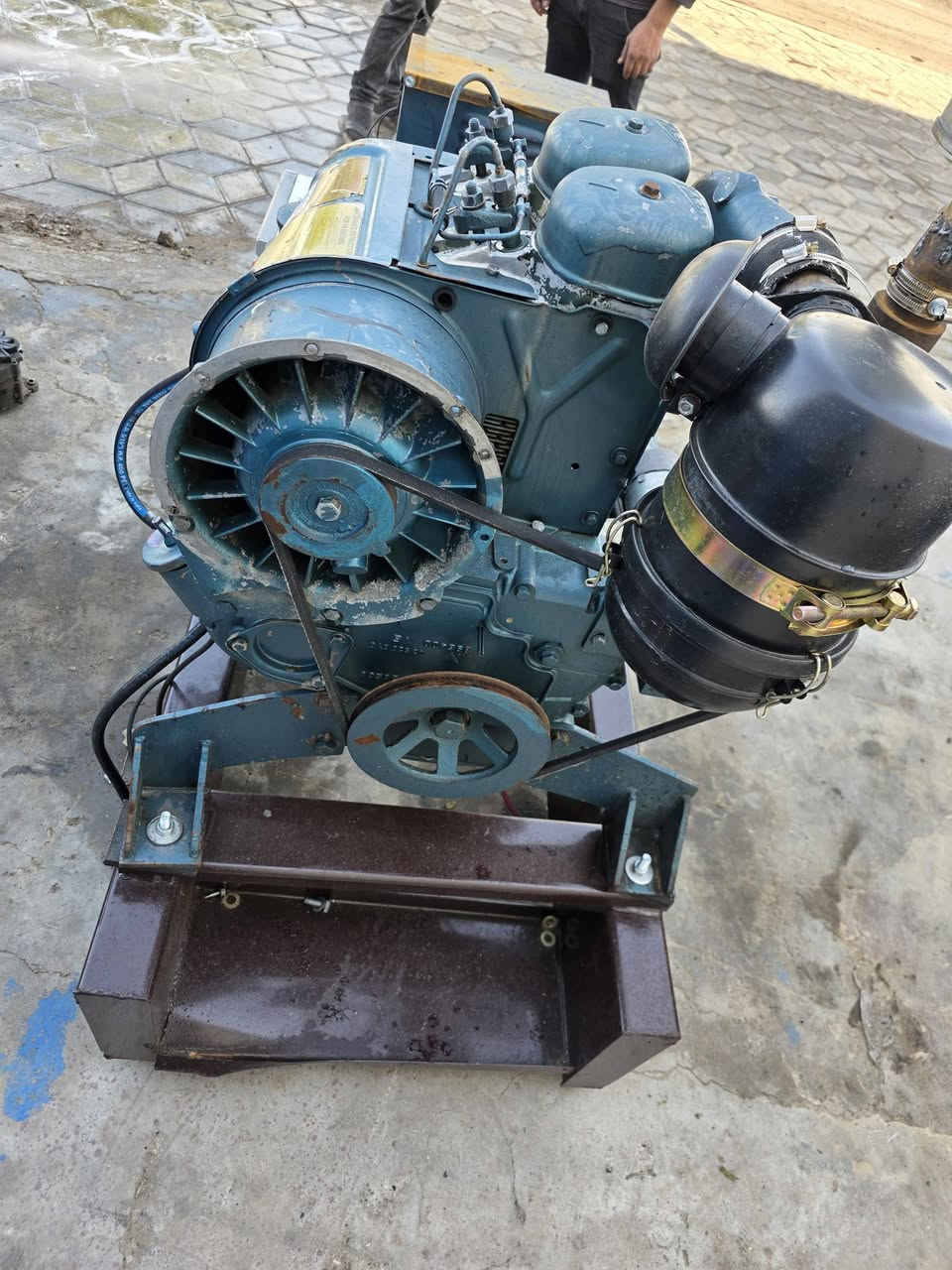 تعلن شركة الساير 
مولدات دويز ٢ بستم 
توليد ١٥ كيفي 
ضمان التشغيل ##السعر ٢٠ ورقه 
العنوان بابل ناحية الشوملي قرب الدفاع المدني 
***********
