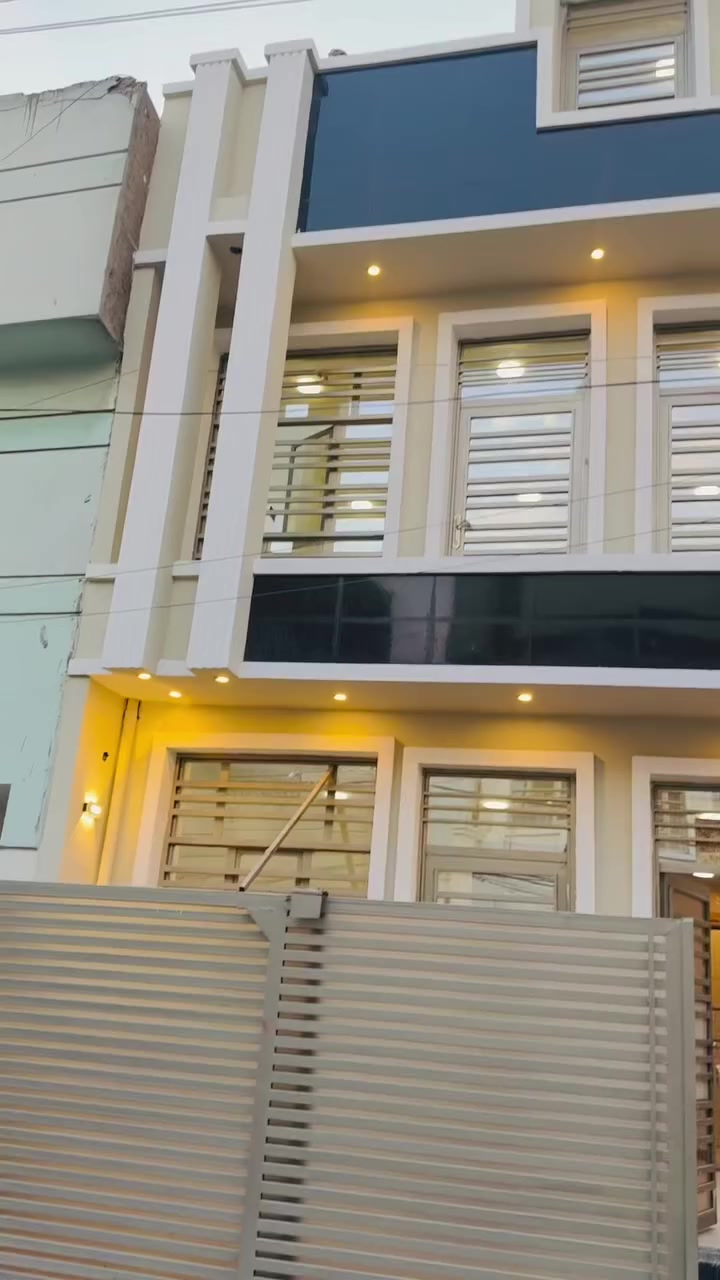 🔥 عرض يكسر الدنيا – فرصة لا تتكرر 🔥

🌙 رمضان كريم على جميع زبائننا الكرام،
نسأل الله أن ينعاد عليكم بالصحة والعافية ويتقبل طاعتنا وطاعتكم.

━━━━━━━━━━━━━━━━━━

🏡 بيت للبيع بسعر مغري جداً – 130 مليون فقط
📍 بغداد – حي العدل الزراعي (مجاور طابو حي العدل)
📌 الموقع ممتاز من جميع النواحي، ثالث بيت عن الشارع العام.

تفاصيل العقار:
 • المساحة: 56 متر وربع
 • البناء: 3 طوابق
 • يحتوي على 4 غرف نوم
 • صالة + مطبخ + خدمات متكاملة
 • مي 💧 كهرباء ⚡ مجاري 🚰 مقرنص جاهز
 • زراعي أصلي 100%

━━━━━━━━━━━━━━━━━━

📄 الجانب القانوني (كلشي أصولي ورسمي):
 • سند 25
 • إقرار محكمة مع صاحب الدونم الرسمي
 • تعهد خطي خلف المكاتبة لضمان حق المشتري
 • في حال أي تعرض على العقار يتم استرجاع ضعف المبلغ المدفوع
 • بصمة وتوقيع وختم المكتب
 • المكتب مجاز إجازة رسمية والختم مسجل

━━━━━━━━━━━━━━━━━━

🤝 وي مكتب الأمين
الثقة والأمان أولاً، وإن شاء الله نكون كفو لكل زبائنّا وما نقصر وياكم.

📞 للاستفسار والحجز:
***********
بإدارة: علي الكناني
