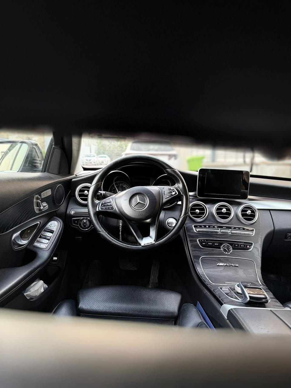 السلام عليكم
للبيع مارسدس c300 كت 63
فول مواصفات 
بانوراما
دبل ماوس 
مري شفط 
كشنات تدفئه 
وبعد بيهة هواي مواصفات معروفه 
رقم اربيل مميز 
اللون فيلي 
موديل 2016
السياره حيل نظيفه ومرتبه 
حادثهة قبق الجنطه والجاملغ الخلفي عكس السائق
مكان السياره بغداد اليرموك 
للاستفسار 
***********
