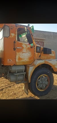 فالفو موديل 1982 حكم محلي سياره بلادي كلش نضيفه محرك N10 مجموعه14  شرط...