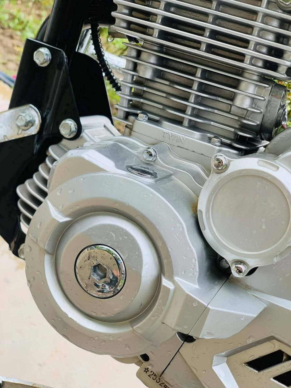 ساو ناصي موديل 2025 كسر حاويه اني شديته ع ايدي سويجات ثنين بصمات ثنين اوراق موجوده السعر 1700 ***********
