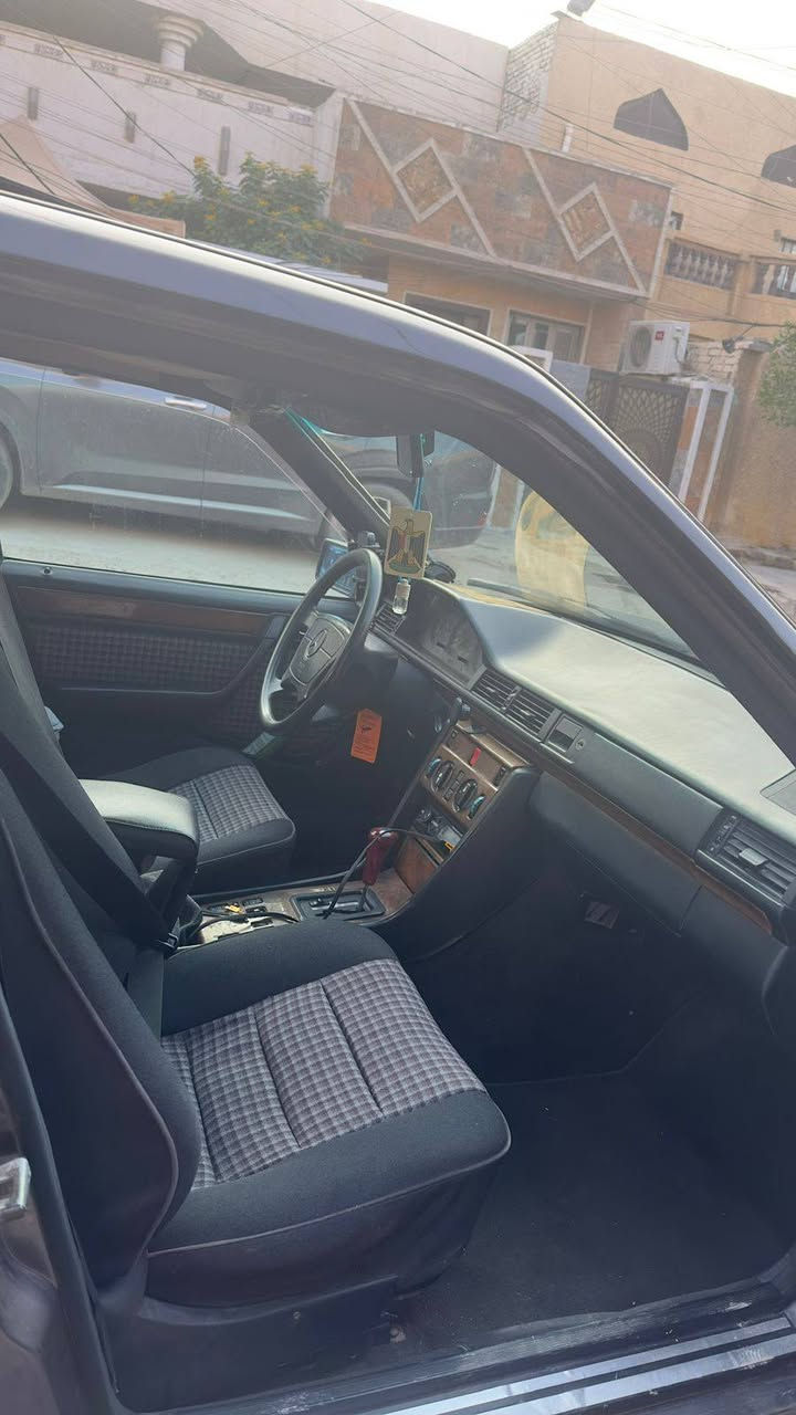 موديل ٩١ انبار . رقم مميز 
بدون ضربة قوية فقط بالجامرلوغ الخلفي وتعدلت بارد مصبوغة حزام جمالية 
السيارة بدون نقص قواعد دبل سليمة 
مكينة وكير ٣٠٠ اصل 
السعر المطلوب ٨٢ وبيها مجال مكانها بغداد الشرطة الرابعة 
للتواصل واتس اب او اتصال مباشر على هذا الرقم *********** او ***********
