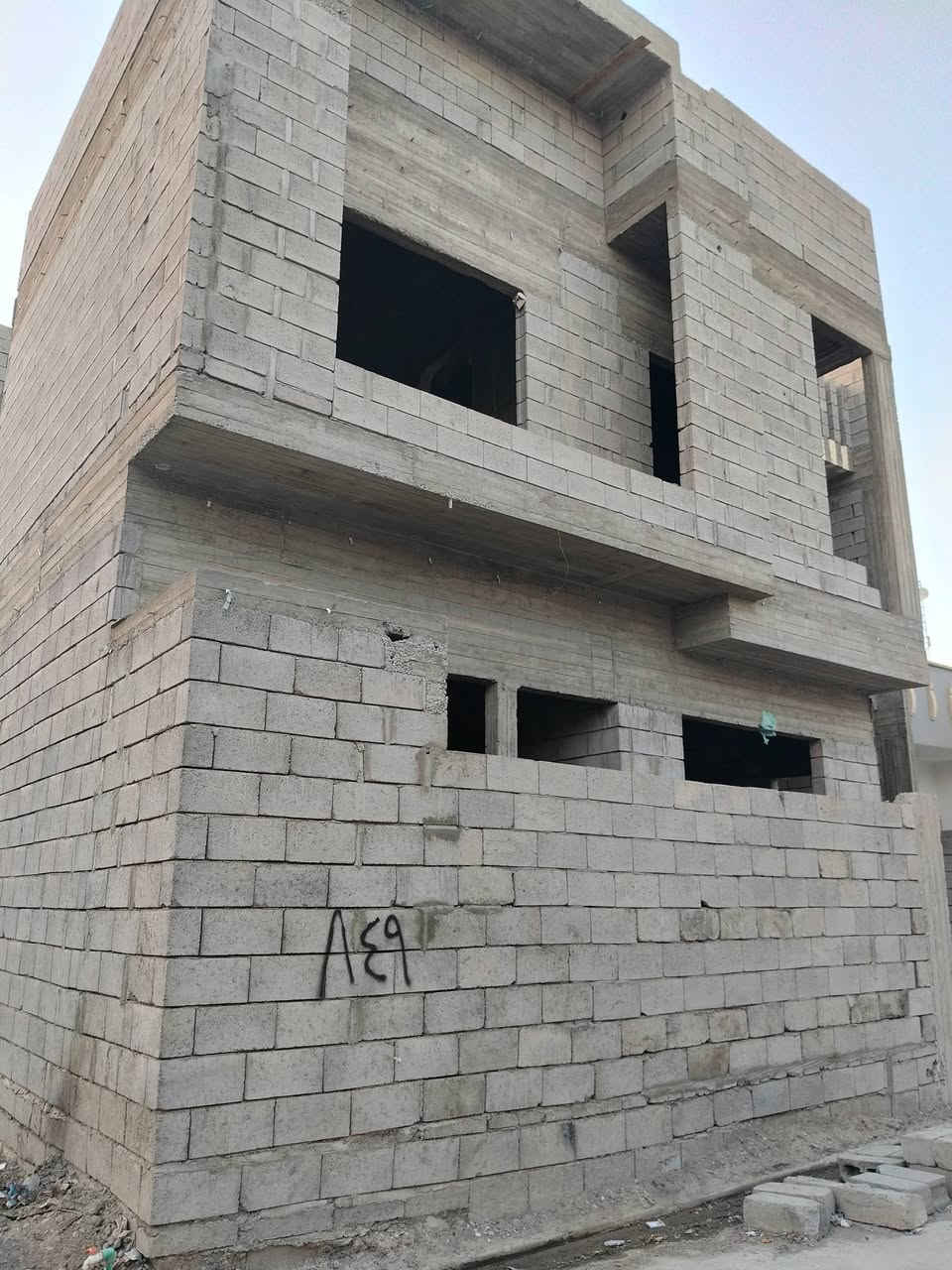 🏡 هيكل للبيع – مزارع الحدباء (قرب السفارة التركية)
📍 الموقع: مزارع الحدباء – قريب على السفارة التركية
📄 الصنف: زراعي – ملك صرف
📐 المساحة: 157م²
↔️ الواجهة: 11.5م
↕️ العمق: 13.5م
🏗️ الوصف:
هيكل طابقين، ناصي وعالي، يحتوي على:
🔹 الطابق الأول:
غرفتين نوم
هول
استقبال
صحيات
مطبخ حار وبارد
🔹 الطابق الثاني:
ثلاث غرف نوم
هول
صحيات
📞 للتواصل: خاص على الارقام التاليه
.***********
***********
واتس اب فقط
***********
