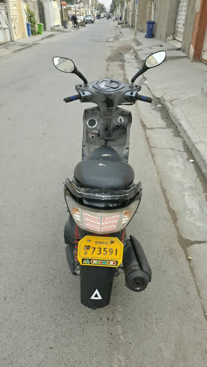 السلام عليكم دراجه سكنس فحل
لونين صفاح رصاصي واسود 
كامله بدون اي نقص بلاديه 
 مكينه مفوله شك الكاع
 مكاتبه مال معرض + منفيس 
السعر   650  بيهه مجال بسيط  
كهربائيات كله شغال  شلعه فول
العنوان : بغداد مدينه الصدر  
الاورفلي قرب العماره البرتقاليه
للاستفسار  : ***********
