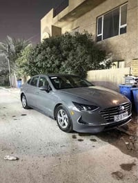 للبيع هونداي سوناته 2020لون سمنتي🩶 وارد امريكي ضرر بسيط بل صندوق  بيها...