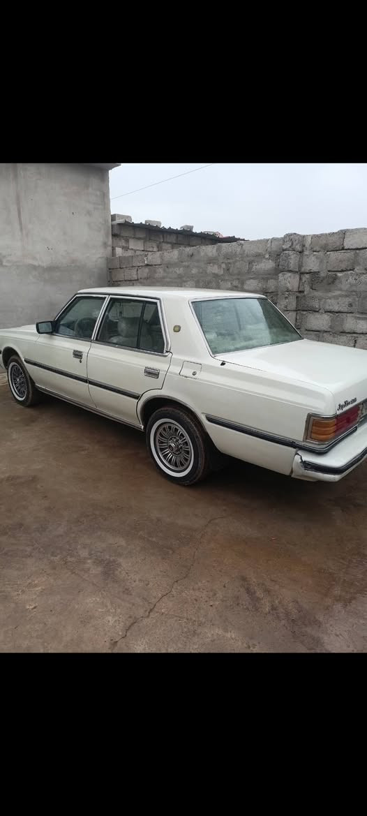 صوبر 82للبيع شرط التحويل كاربون بيه كير ومحرك شرط طخم تايرات جديد السعر 40 وبيه مجال ***********
