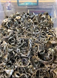 نشتري الفضة المستخدمة ولمكسوره والقديمة من التحفيات والمحابس والسلاسل ...