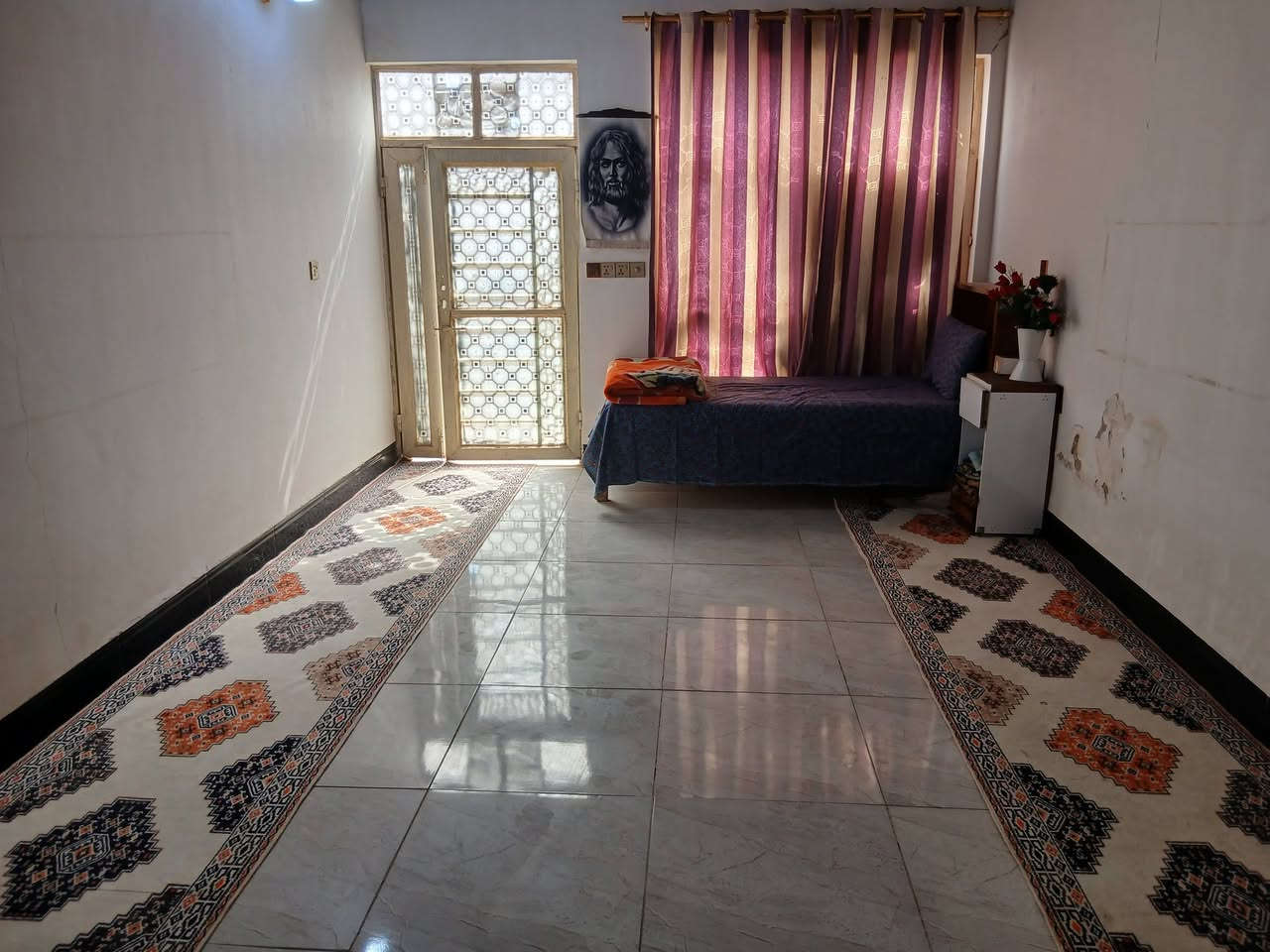 السلام عليكم 

بيت للبيع في لكوفه علوة لفحل شارع معمل لموز خلف لفلل

بيت مساحته 155 متر طابو زراعي 

يحتوي على استقبال 6ونص x4

وصاله 8 4x

وغرف نوم 5 4x العدد ثنين 

صحيات داخل وخارج لبيت 
ومكاشيف كبار 
وطارمه 
وجاهز من ارضيه بورسلين وكاشي وسيراميك 

وبسعر مناسب وبل عافيه عل ياخذه 

هاتف ***********
