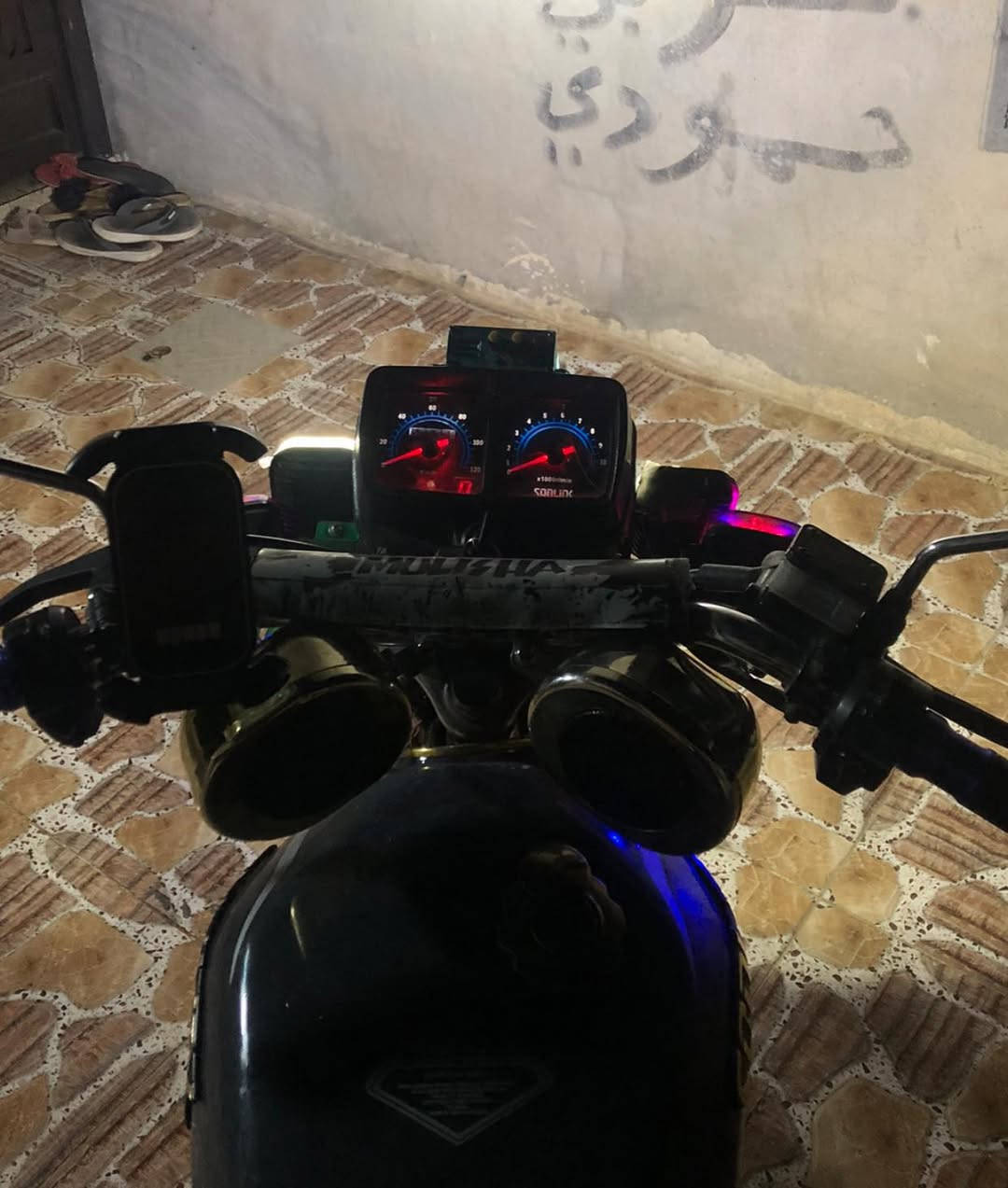 السلام عليكم سونك 23  الاصلي ما مفتوح شرط رزانه ومسطره بل شارع الدراجه كله بلاد نشاط فول كلجات ٣٠٠ دراجه سريعه ماشالله جمبزه كامل صوره بدون غسل  سماعه هورن كهربايات كامل العداد و النمره كله يشتغل ماجناي السعر 525 مجال قليل *********** واتساب فقط
