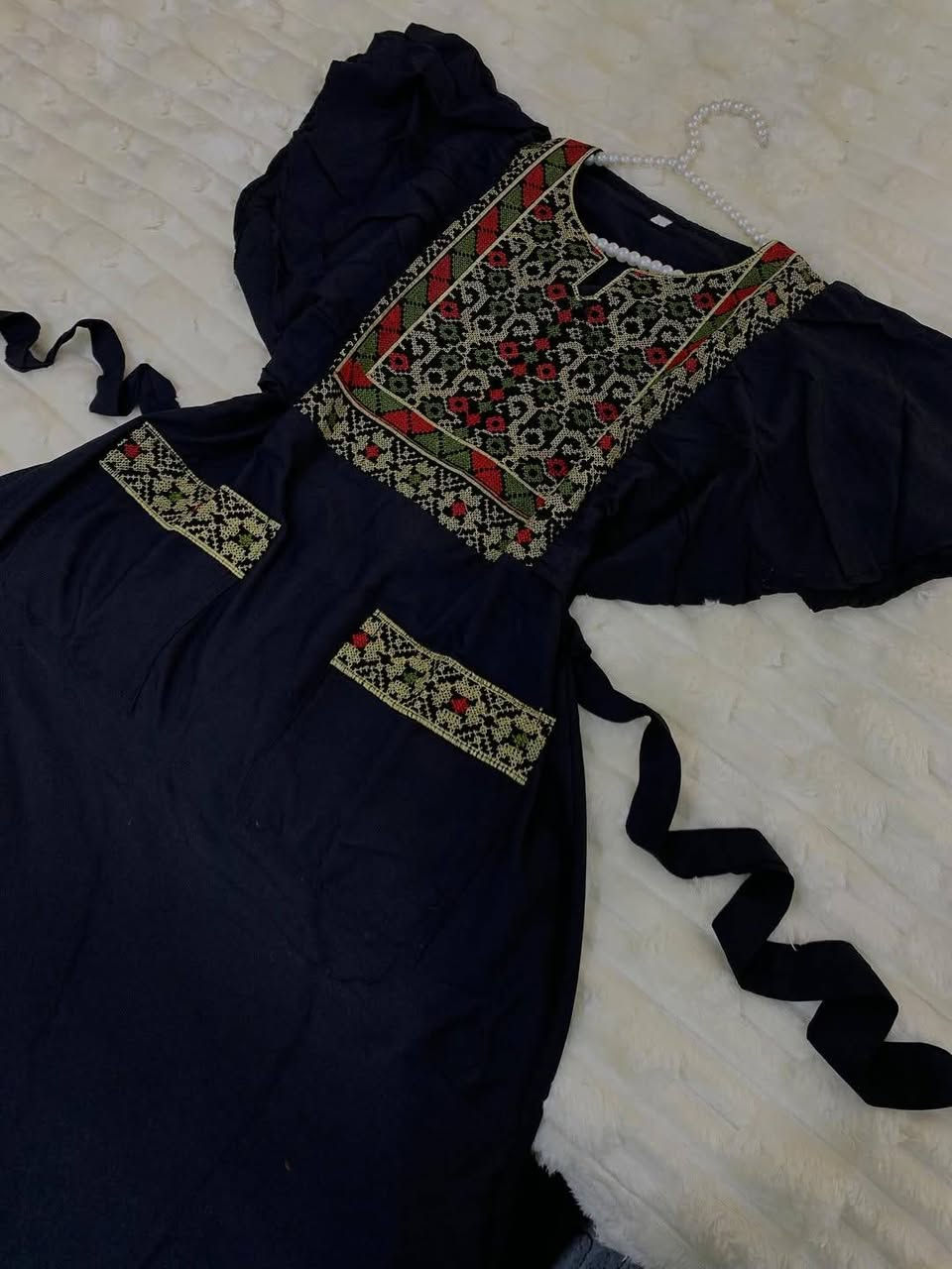 كلابيه كشمير  كشخه تجنن ✨خامته كشمير عالي الجوده ضد الانكماش
سعر 17 ✨
 تطريز على الصدر
 جيوب جوانب تطريز 
قياسات 1 /2
 1يلبس من وزن 50 حد وزن 70 
2يلبس من وزن 70 حد وزن 85


**إذا كنت صاحب هذا الإعلان وتريد حذفه لأي سبب، رجاءا أرسل رسالة إلى الدعم الفني**