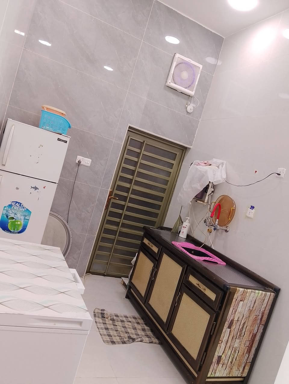 بيت 125 للبيع بحقل ثالث قريب على شارع العيداويه ومدرسة العراق بظهره قاطين قاط ثاني ماكامل الستفسار على ***********
