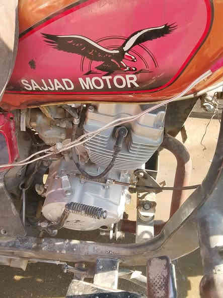 السلام عليكم ستوته للبيع موديل 20 المحرك 24 مكان بغداد السعر واحد ونص وبيها مجال بس بيها نقص واحد اوراق ضايعه واقفلها من كل شيء من سرقه ومن الدوله وش بيها انا مسؤول عنها ***********
