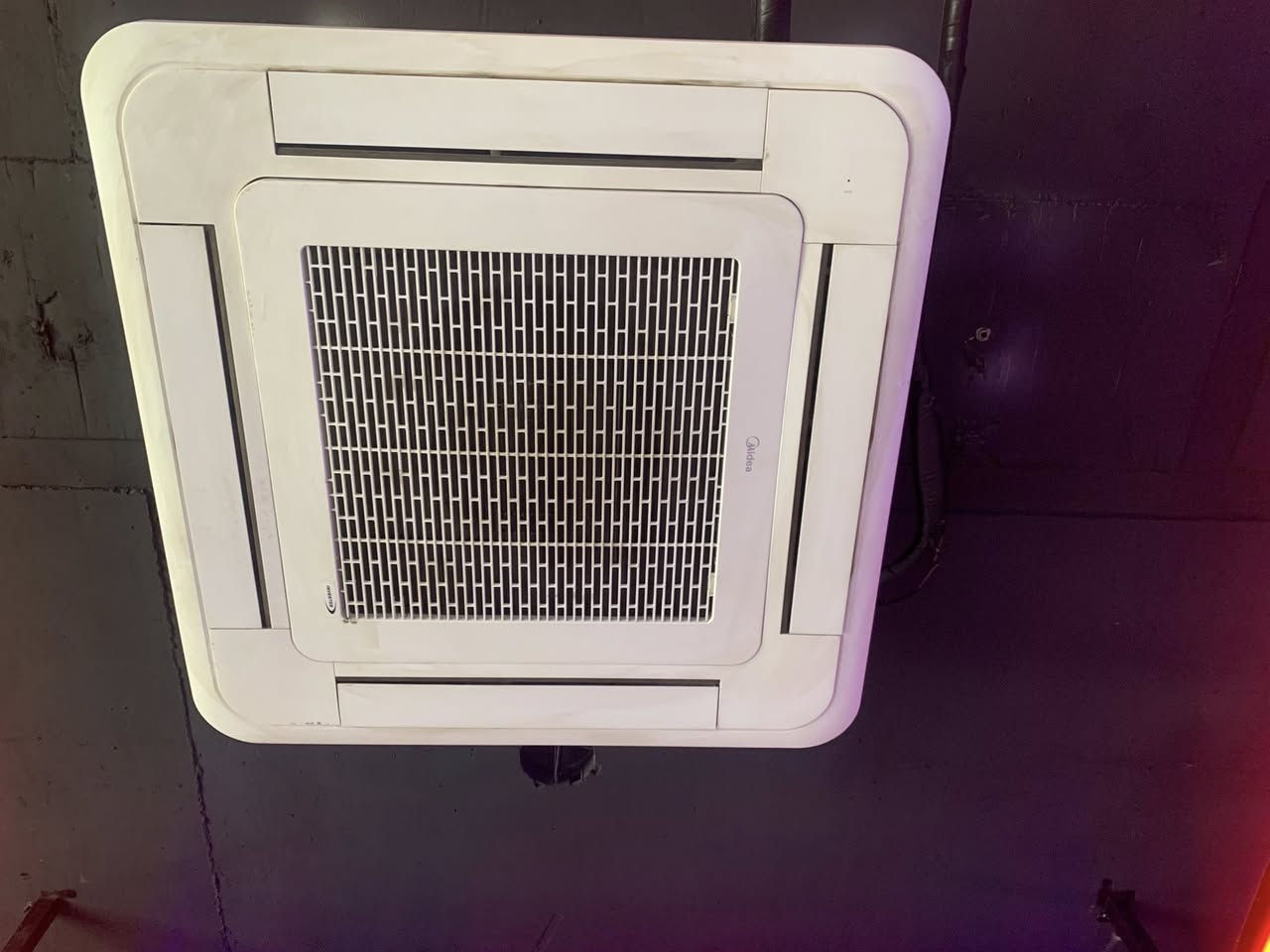 للبيع سبلت كاسيت شركة ميديا عدد4
نظيفات 
للاستفسار ***********
