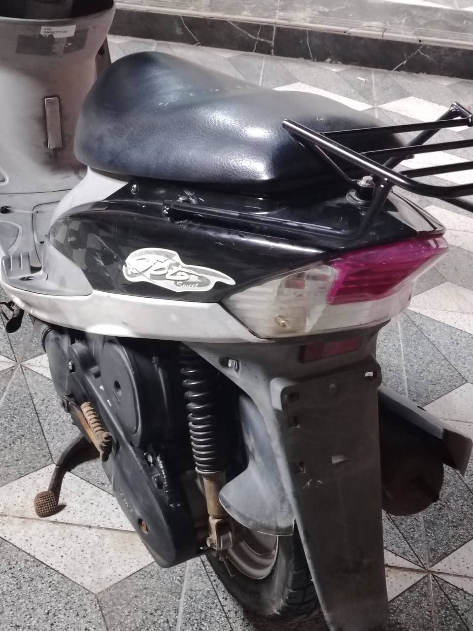 سلام عليكم دراجه ماكس البيع دراجه ما مفتوحه ونضيفه شوفت عينك كله شغاله السعر  650الرقم ***********
