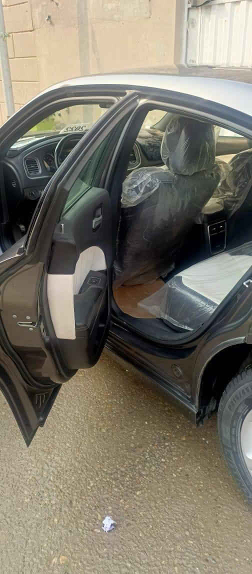 السلام عليكم 
جارجر 22 اصل 
ذي قار باسمي على وضع الشركه 
ماشيه 47
بيها قطعتين فقط باب السائق والي خلفه 
للتواصل ع الواتساب ***********
