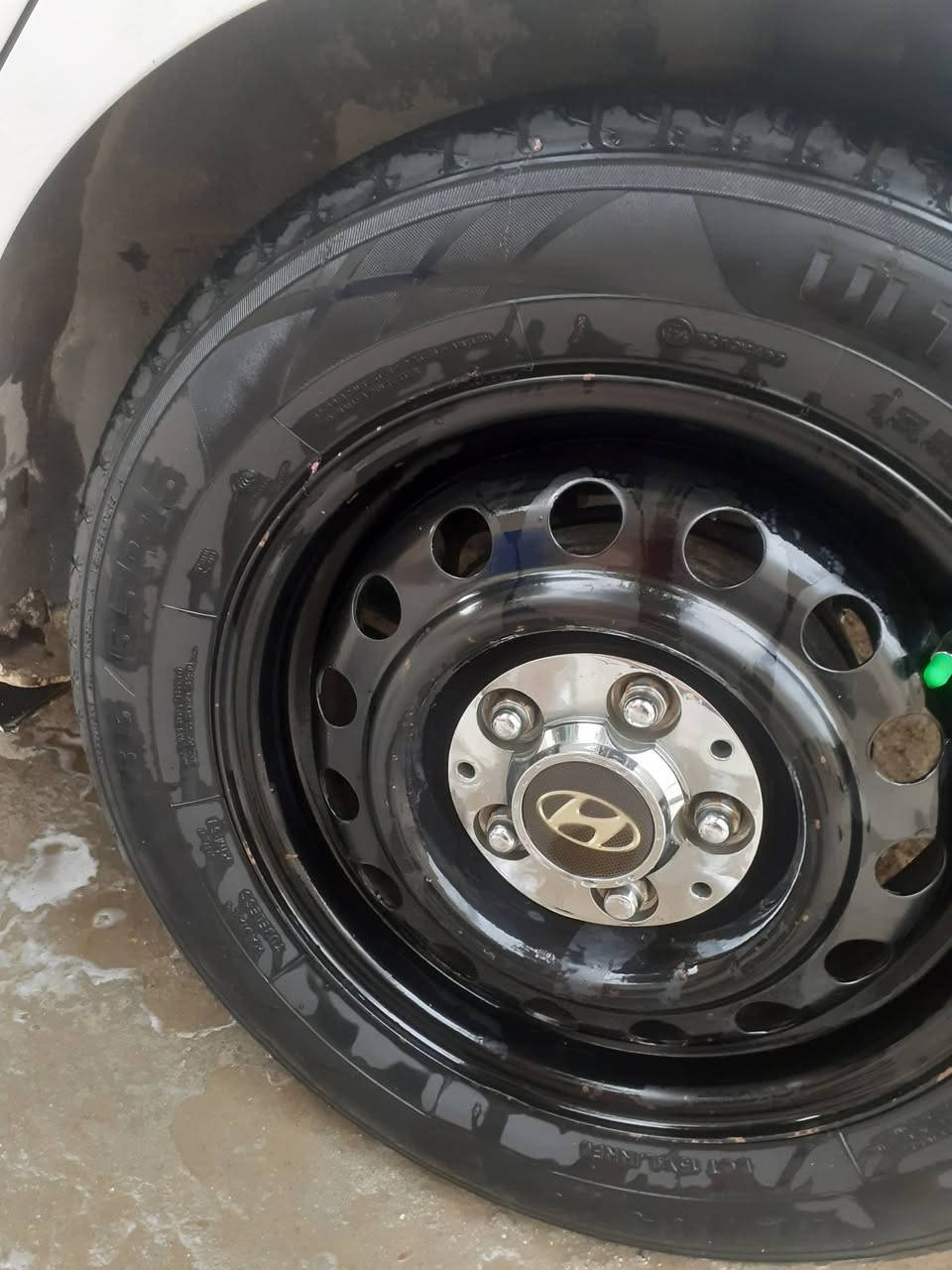 السلام عليكم
تخم ويل عادي اصلي حجم 15يرهم  ع النترا  سيراتو  فورتي وبعض سيارات سعره ب175 
***********
