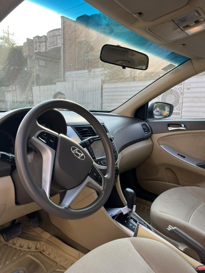 السلام عليكم
اكسنت 2015 خليجي فول ماشية 98
سيارة نضيفة بمعنى الكلمة بسمي 
تحويل مباشر مكفولة عدا بارد باب 
خلف السائق مكينه كير ممفتوحات 
السعر 115 وبيه مجال بسيط
السونار مرفق بل صور
***********
