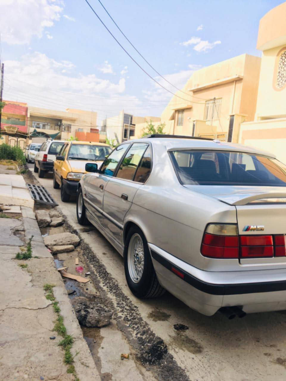 سلام عليكم سياره بي ام دبليو مويل 1992 525 كبس عدل  سياره فول مواصفات دبل ايرباك كشنات m هيتر كير محرك شرط منضومه زينول عالي ناصي  تدفئه تبريد منظومه جديده كله شرط سياره كفاله عامه من كلشي سياره جديده بمعنه كلمه كلها بلاديه السياره بسمي سنويه لل2029 يلا تسقط وشرط التحويل مراسله واتساب فقط ***********
