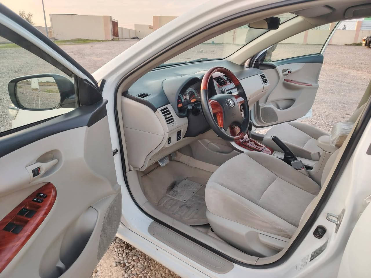 كرولا 2014 خليجية ماشية 89 الف حقيقي محرك كبير بدون صبغ بدون بارد سيارة لوك جديد كفالة عامةسنةوية مجدد 2029 بسمى تحويل او وكالة شرط مكان سيارة بكلار
 صونةر موجود بصورة ***********
