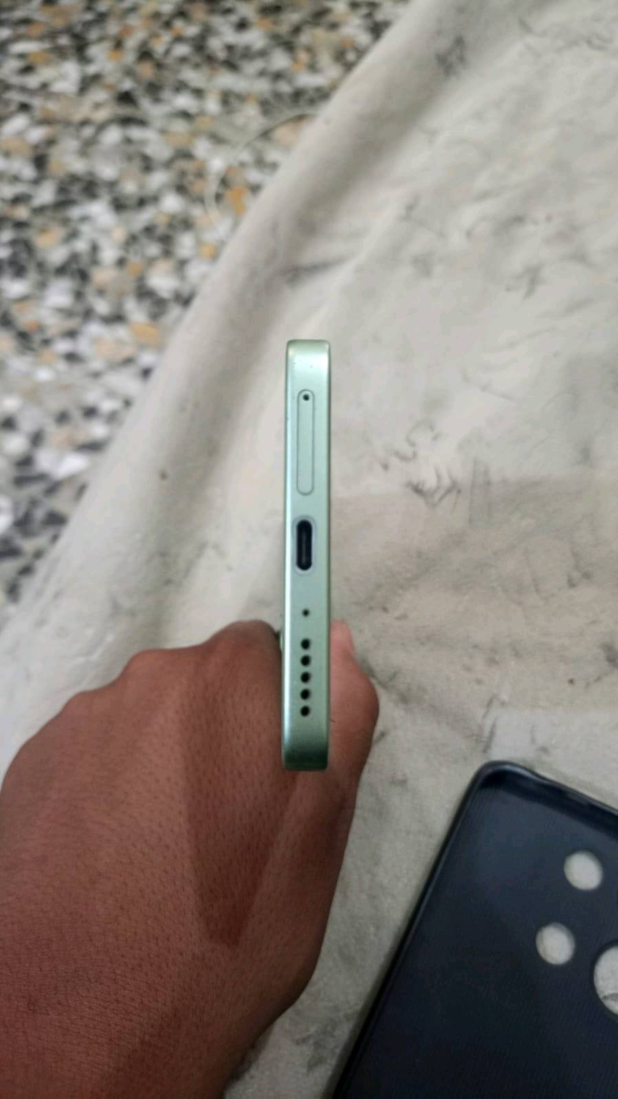السلام عليكم
 تليفون للبيع
 Xiaomi Redmi Note 13 
4G
ذاكرة 256 
لون فستقي
نضافة 95٪
العنوان بغداد العبيدي 
سعر 200 وقابل للتفاوض
ملحقاتة كامله 
رقم الهاتف *********** واتساب فقط