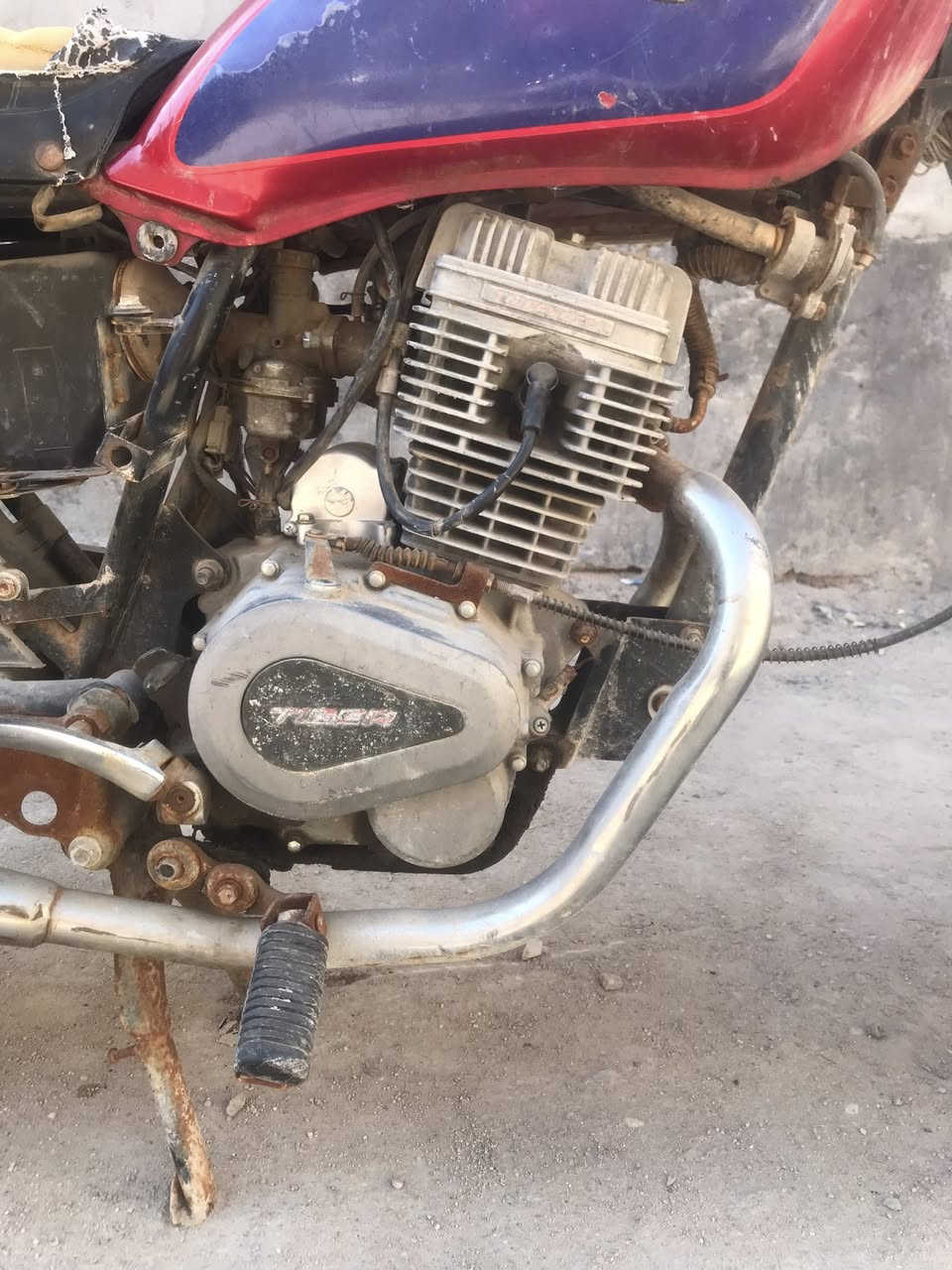 سلام عليكم دراجه البيع ادوات دراجه خدميه حلوه بس رادهة بريك عندي ما شاده  ومحرك قوي مال كراب رايدهة 250 وبيهة مجال 
رقم ***********
