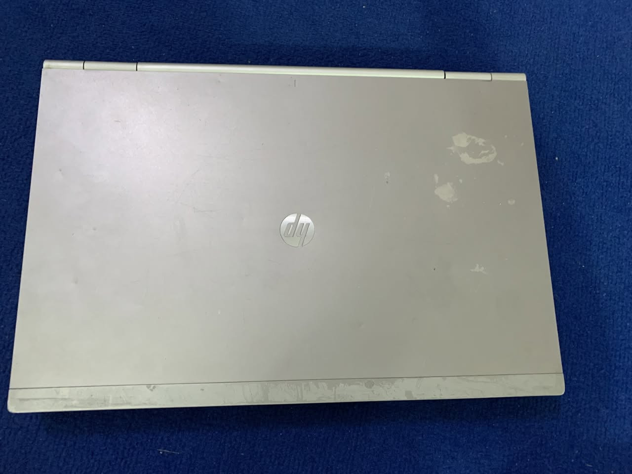 السلام عليكم 
لابتوب HP وركستيشن للتصاميم والالعاب 
يجي كارت شاشه منفصل randeon hd7500/7600
ومعالج intel core i5 3360M نسخه الام يعني شلون نسخه H حاليا بنفس اداء i5 6200u الجيل السادس 
رامات 8 gb نوع ddr3 
المساحه 360 gb 
رايده ب125 
الجهاز كله شغال ومكفول ما عده كم دكمه بالكيبور واكفه تجي تفحص وشوف وتاخذ على قناعتك 
مكاني بغداد البلديات 
للتواصل// *********** واتساب
