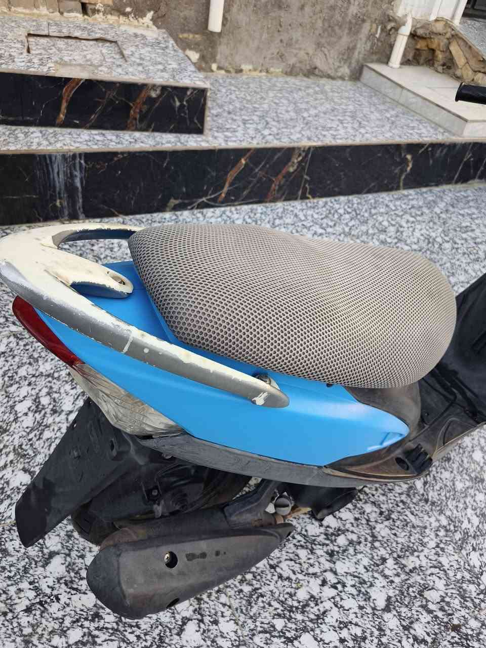 كفرات ماكس عدله انضاف لبيع واحد احمر بطريقي واحد سمائي
***********

