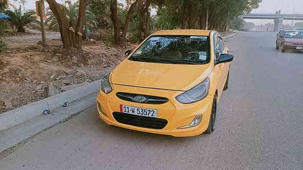 سلام عليكم 
اكسنت موديل 2013 وارد امريكي 
حادثها جاملغ الامامي الايمن بدون دواخل 
مكينه 1600 جي دي أي 
السياره خير من الله متصرف عليها ربع 
كير مكينه  تدفئه تبريد  كهربائيات
 كلها شغاله ومابيها اي نقص
صدر امامي خلفي جديد تخم تاير جديد 
مكان السياره بغداد الكرخ 
السعر 88ورقه وبيها مجال بسيط 
***********
